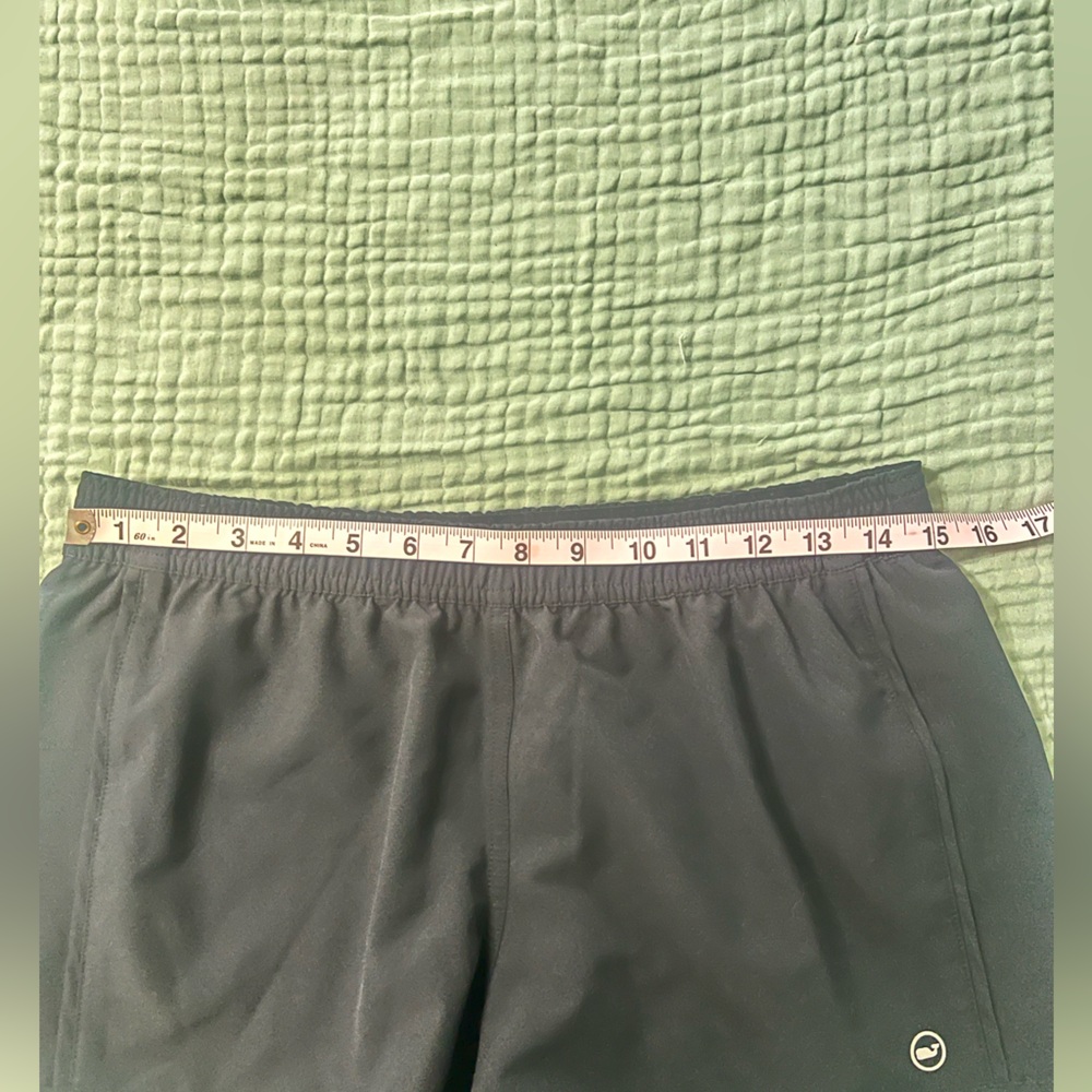 Vineyard Vines Black Performance Women's Shorts - Picture 4 of 4